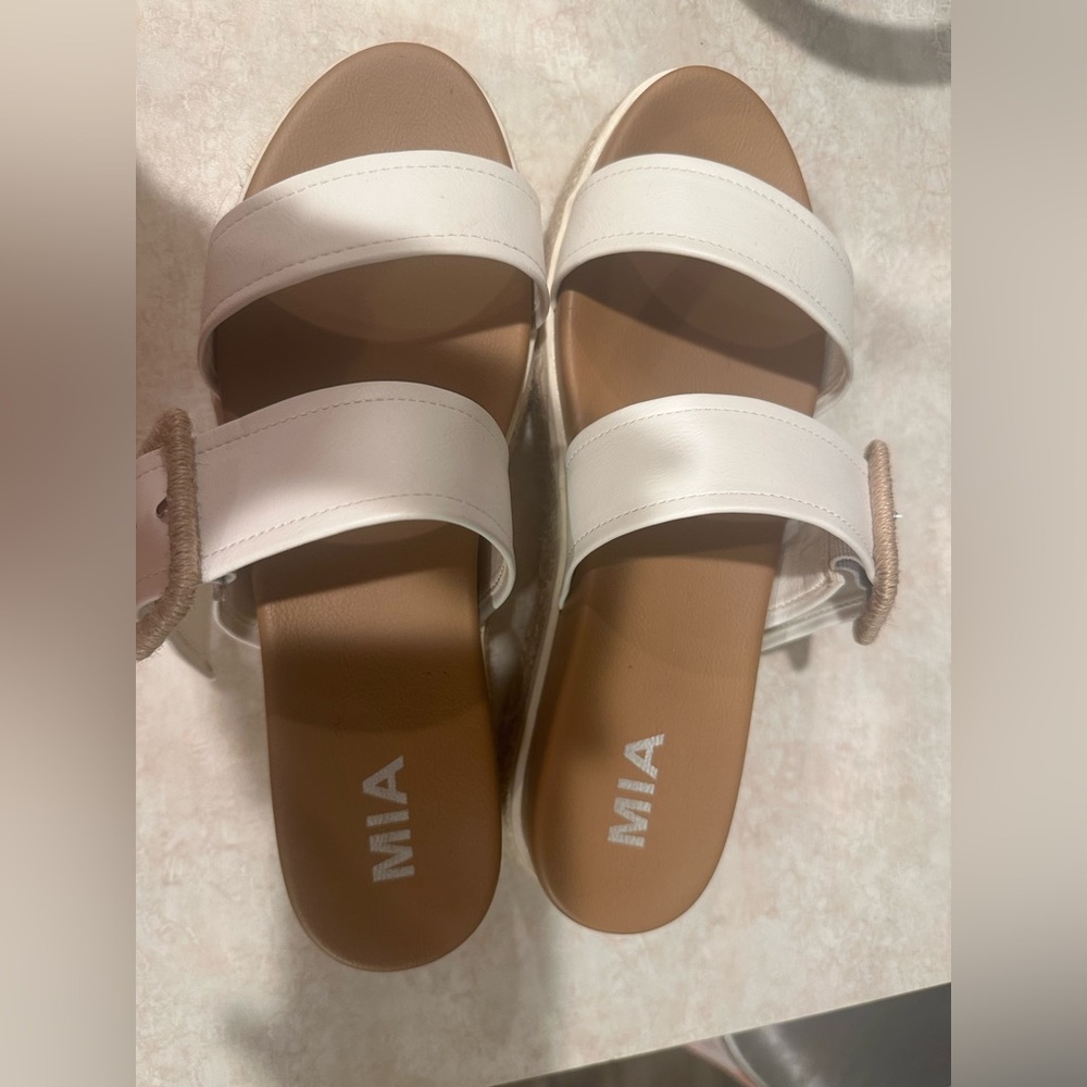 MIA Light Tan Sandals